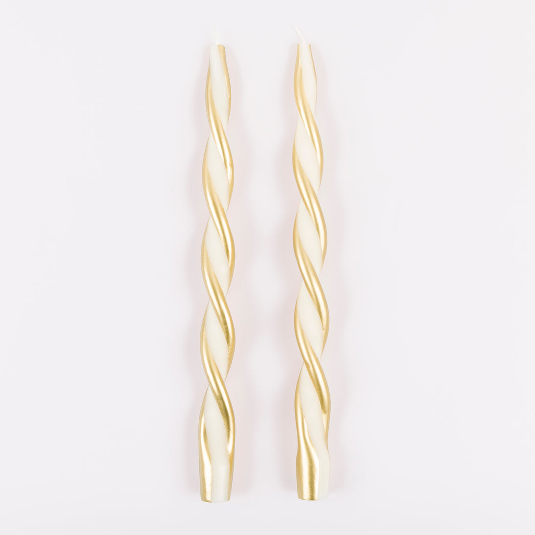 Use our ivory and gold candles, with a stunning twisted design, to add elegance to your Christmas decor. Image3
