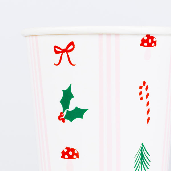 Decorate your table and home with our Christmas set with paper plates, napkins, cups, place cards and 9 Christmas garlands for a joyful look. 