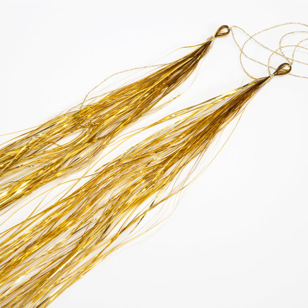 This wonderful arch includes 40 balloons, 10 of which are pre-filled with confetti, and elegant golden streamer tassels Image6