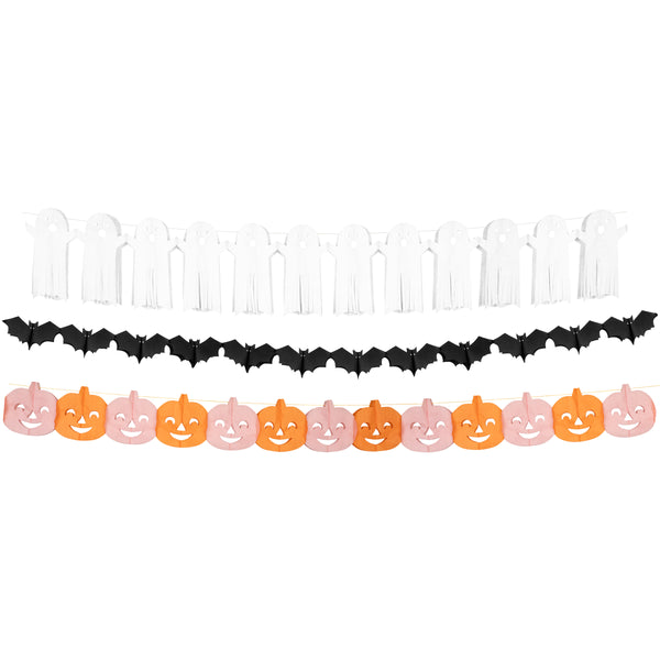 Our tissue paper Halloween garlands are in the shape of pumpkins, bats and ghosts. Image3