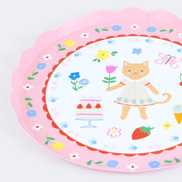 Our folk-inspired paper plates, in a small plate size, feature charming kittens in a magical world, perfect for birthday parties. Image3