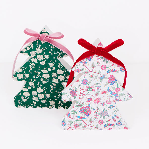 Our Christmas card set features 10 tree shaped cards with 5 different Liberty print designs, topped with velvet ribbon bows for a stylish look. Image4