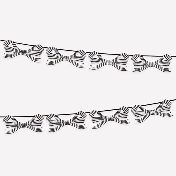 Keep your Halloween stylish with our set of Halloween party supplies including a bow garland, bow cups, witch hat plates and napkins. 