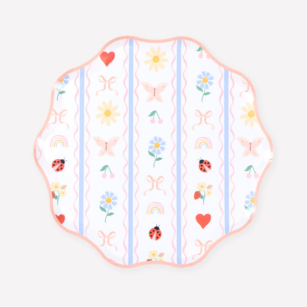 Our pretty paper plates, in a small side plate size, feature a charming textile-inspired design in soft pink, blue and red. Image1