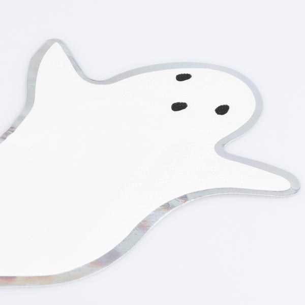 Our Halloween set includes Halloween plates, cups, napkins, a colouring paper tablecloth and a set of 10 garlands, let the celebrations begin!