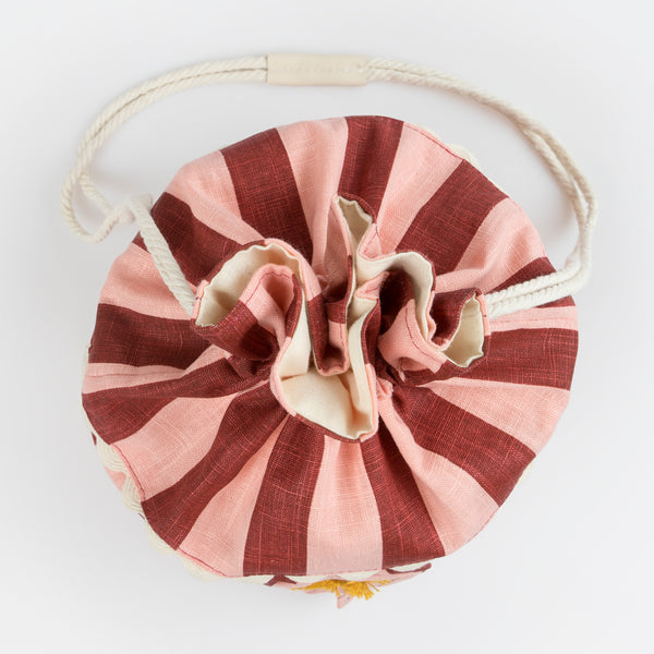 Our cotton bag, an adorable accessory for kids, looks like a big top and has an embroidered lion detail. Image4