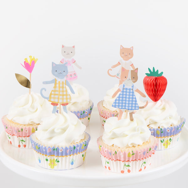 Make amazing cupcakes with our folk-inspired toppers and cupcake cases, featuring adorable kittens, flowers and strawberries. Image4