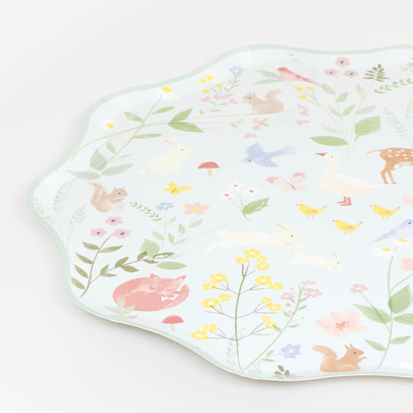 Our paper dinner plates feature beautiful designs of baby animals and flowers on soft colours, perfect for first birthdays and baby showers. Image3