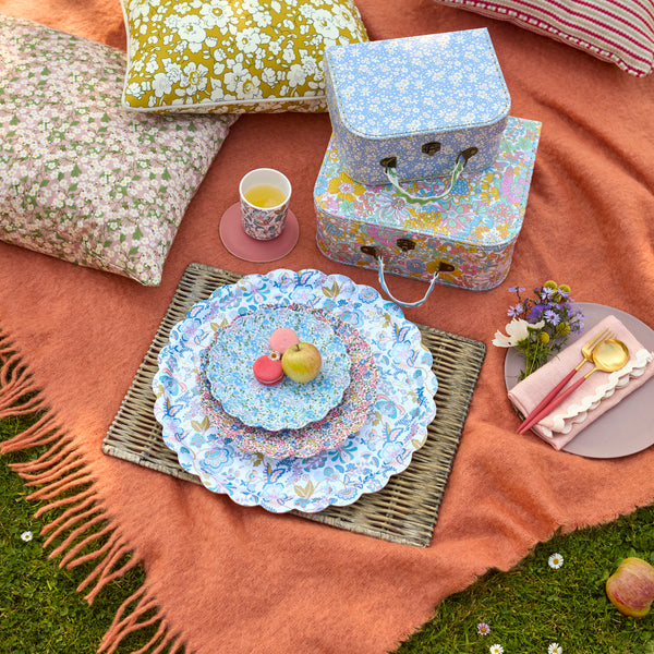 Our small tray has a pretty Liberty print design, scalloped edge, and is crafted from birch veneer plywood with a melamine coating. Image2