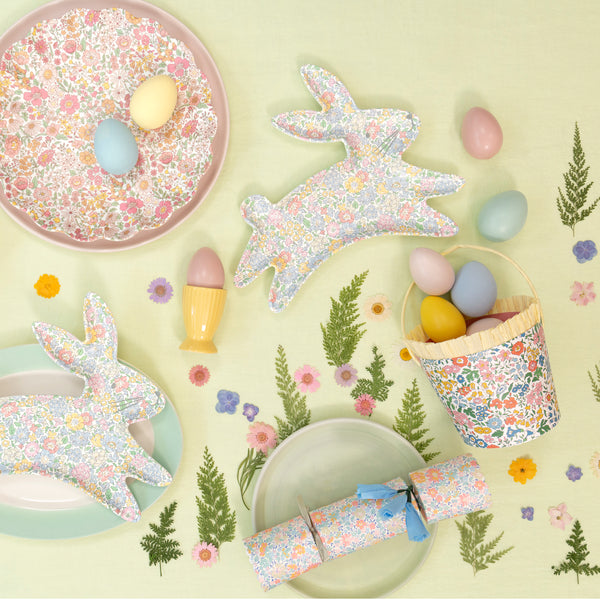 Our reusable plate, in the shape of a bunny with a pretty Liberty floral design, is perfect to add to your Easter decorations. Image2