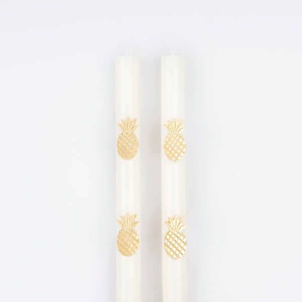 Our gold pineapple candles are ideal as summer party decorations to add a touch of fun and atmosphere. Image3