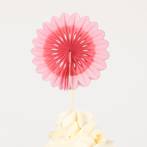 Our cupcake kit is perfect to create sweet birthday treats, and includes 24 cupcake toppers and 24 cupcake cases. Image7