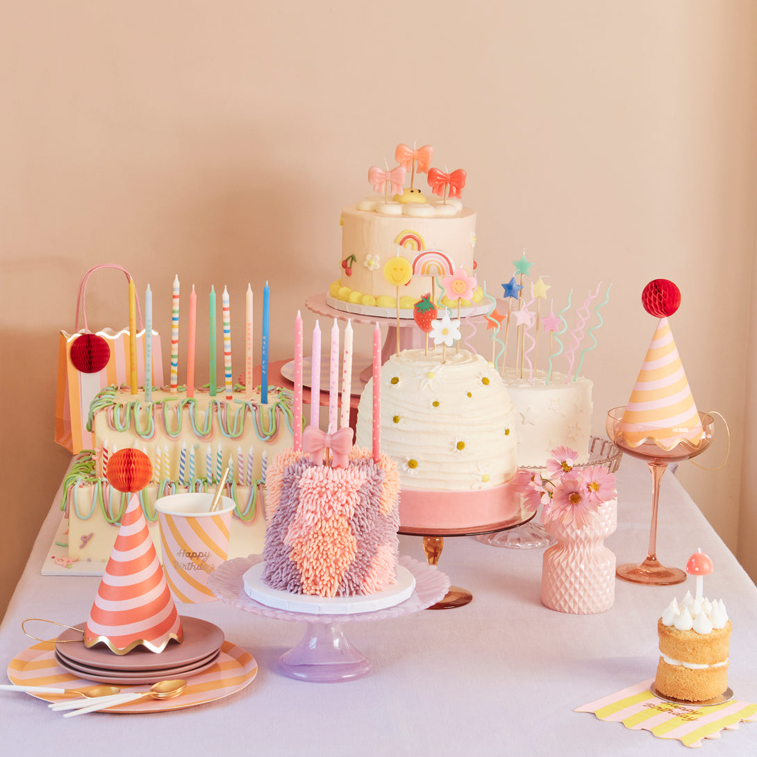 Our striped candles, in bright colours, are perfect for birthday cakes or as cupcake candles.