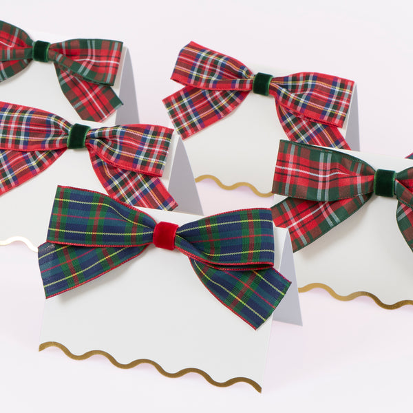 Our Christmas place cards feature scalloped edges with shiny gold foil details and are beautifully topped with tartan and velvet ribbon bows. Image3