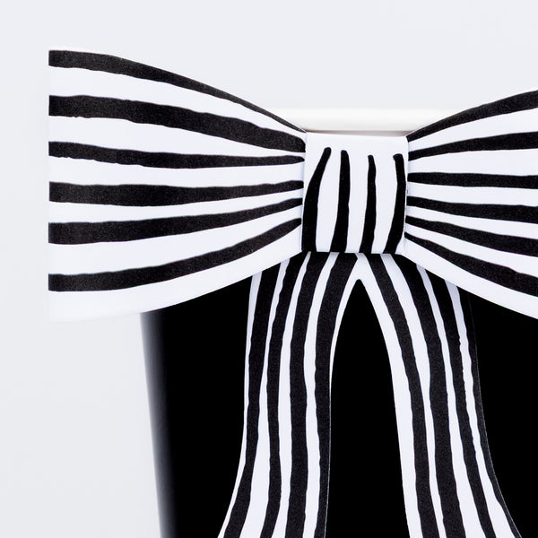 Keep your Halloween stylish with our set of Halloween party supplies including a bow garland, bow cups, witch hat plates and napkins. 