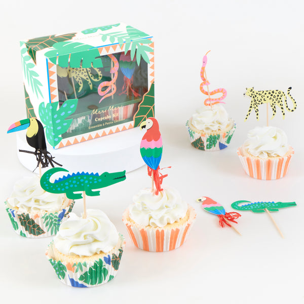 Our jungle cupcake kit features 24 rainforest animal cake toppers and 24 vibrant cupcake cases, perfect for a jungle party. Image3