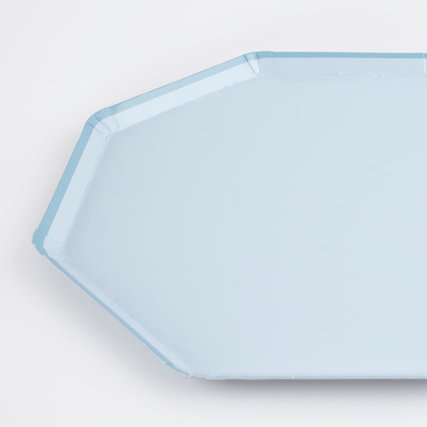 Our paper plates in an octagonal shape with a sky blue colour are ideal as baby shower plates. Image3