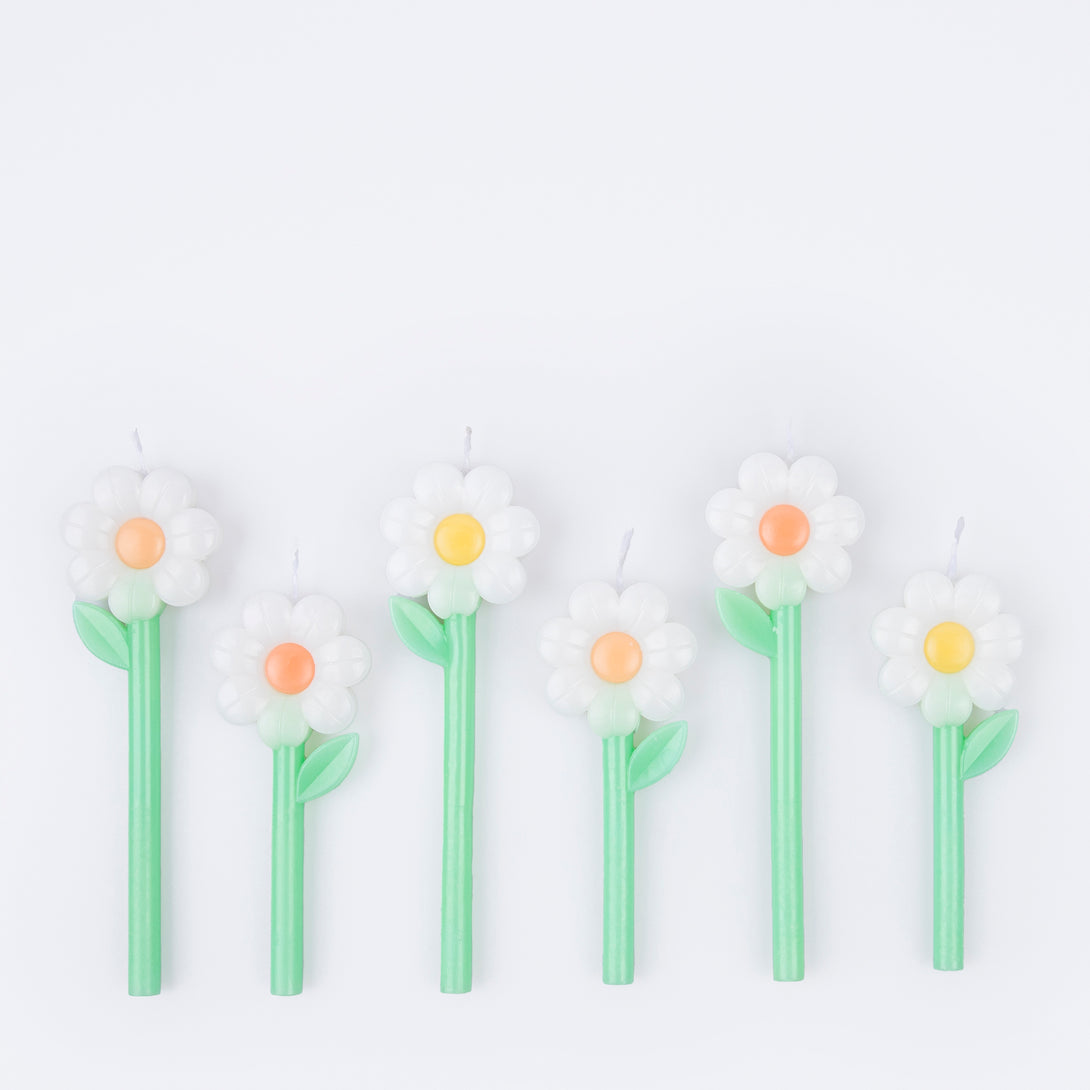 Our daisy candles are perfect as cupcake candles, or as birthday cake decorations.