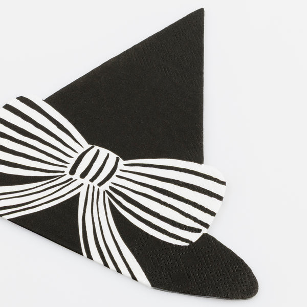 Keep your Halloween stylish with our set of Halloween party supplies including a bow garland, bow cups, witch hat plates and napkins. 