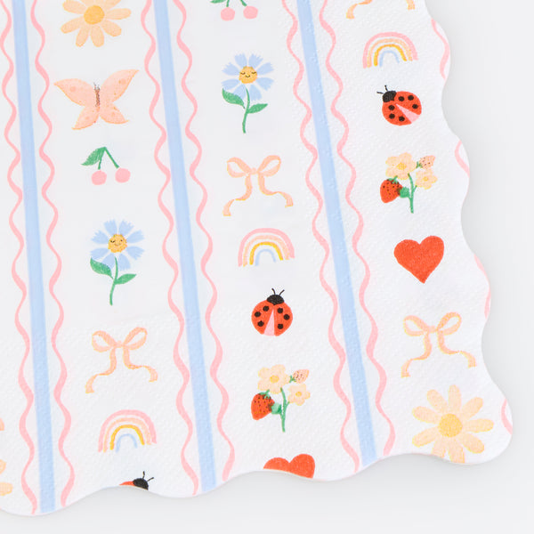 Our large paper napkins feature pretty garden-inspired designs in soft pink, blue and red, ideal as baby showers napkins and for birthdays. Image2
