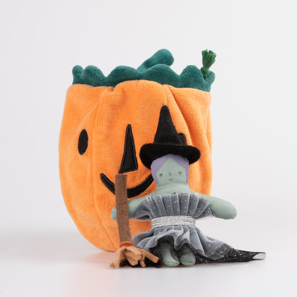 Our little witch doll has a pumpkin bag to live in, and is a lovely toy to take on sleepovers, to parties or on travels. Image3