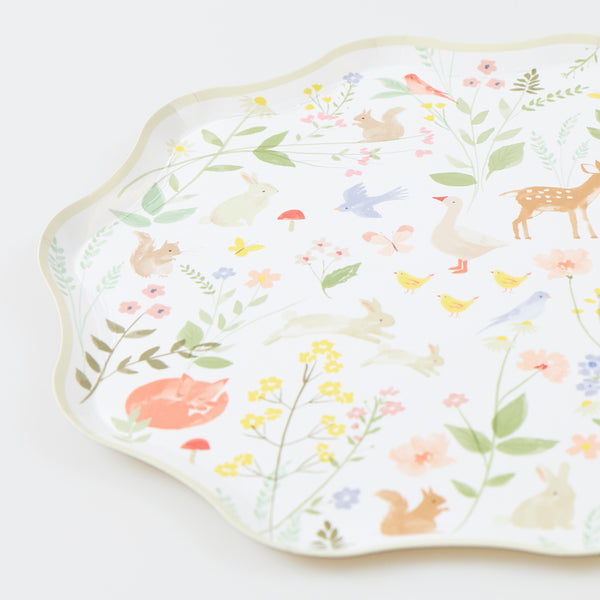 Our side plates, made from high quality paper, feature a floral and baby animal design in soft colours, ideal as baby shower plates. Image3