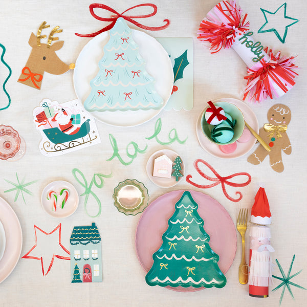 Our disposable Christmas plates, in the shape of Christmas trees with bows and gold foil details, will look amazing on your party table. Image2