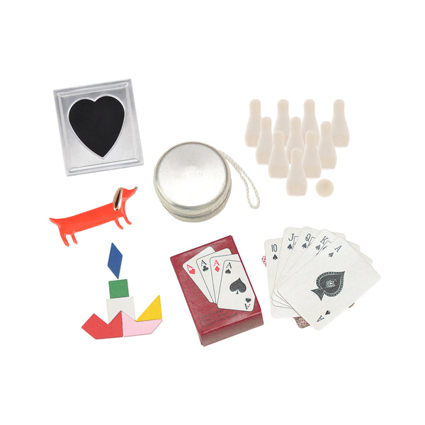 Make your Christmas dinner table look elegant with our luxury no snap Liberty crackers with velvet bows, origami stars and wonderful gifts. Image2