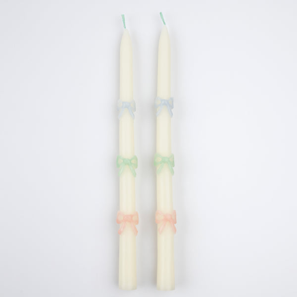 Our party candles, crafted in a tapered shape with embossed and handpainted pastel bows, have mint green wicks.