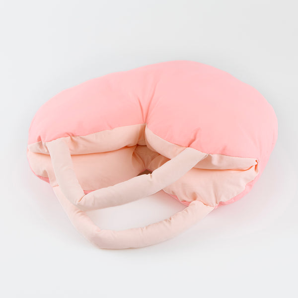 Our Valentine's bag is made in the shape of a puffy heart, a really fun and chic accessory. Also perfect as a chic Valentine's Day gift. Image3