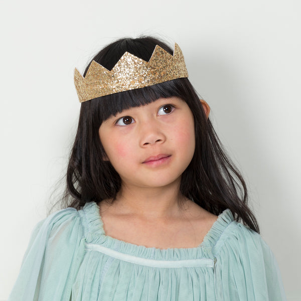 This princess costume for kids is made from colourful tulle layers and comes with a gold princess crown. Image2