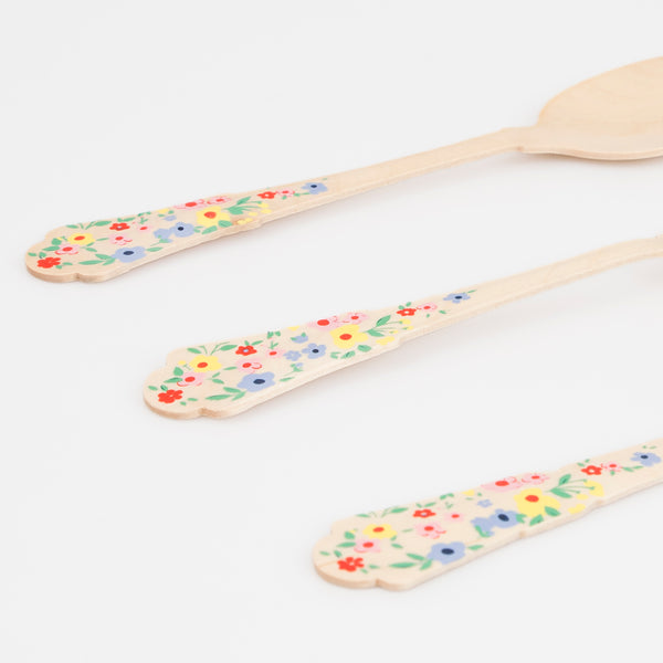 If you're looking for disposable cutlery that looks amazing then you'll love our wooden cutlery with floral printed handles. Image4