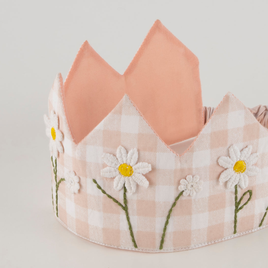 Our flower crown is perfect as a fairy crown and as a crown for girls. Image3