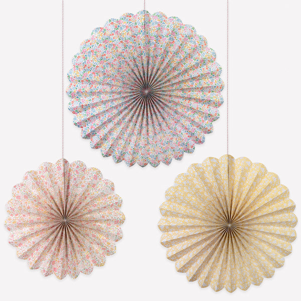 Our Liberty giant pinwheel decorations are a stylish way to decorate any celebrate, perfect for birthdays, weddings or home decor. Image1