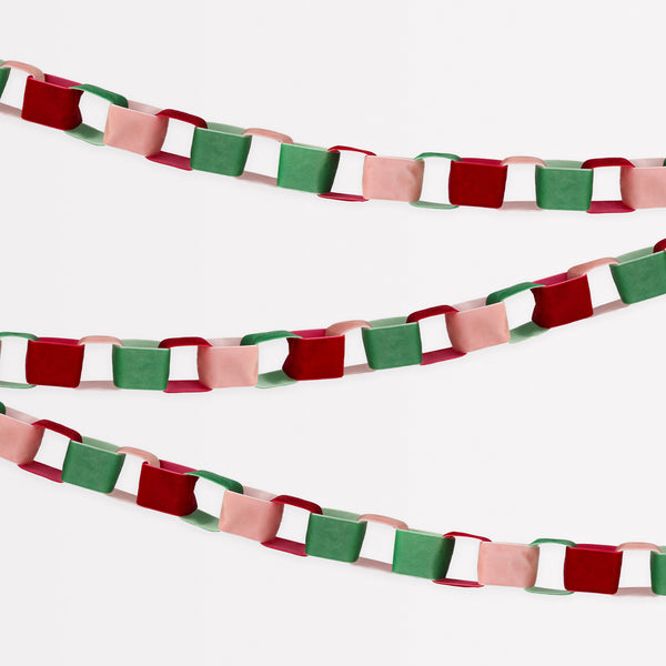 Add style to your Christmas hanging decorations with our garland made from soft luxurious velvet. Image1