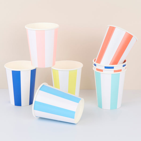Our party cups, made from sturdy paper, are perfect for hot and cold drinks served at a beach party, picnic, pool party or summer birthday. Image1