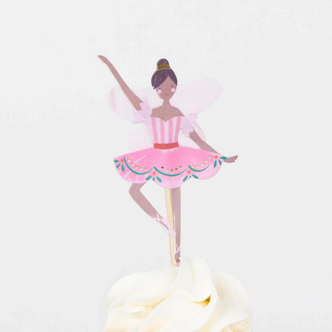 Our cupcake kit features classic Nutcracker character cake toppers and striped cupcake cases, ideal for Christmas treats. Image5