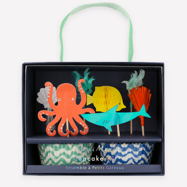 Our special under the sea set includes a stunning sea garland, plates, napkins, cupcake kit and 3D shark cups.  Image8