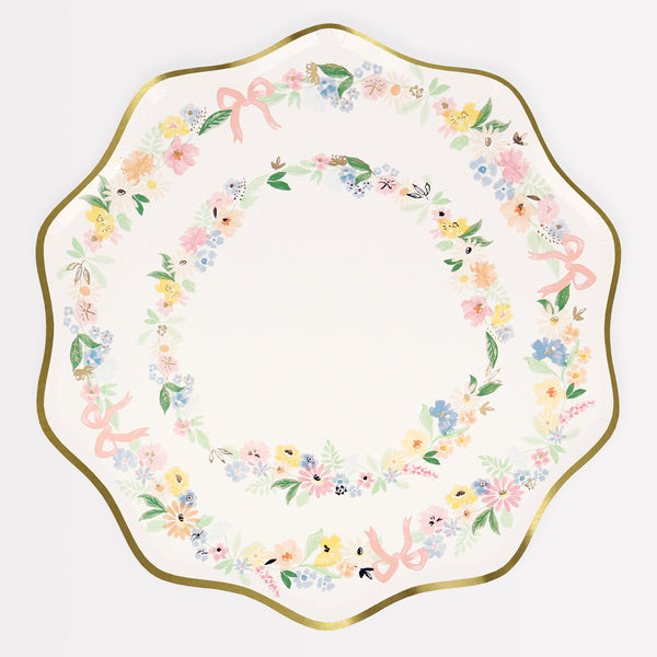 Our party plates with a pretty floral design are elegant and stylish.
