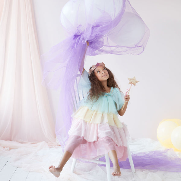 This princess costume for kids is made from colourful tulle layers and comes with a gold princess crown.