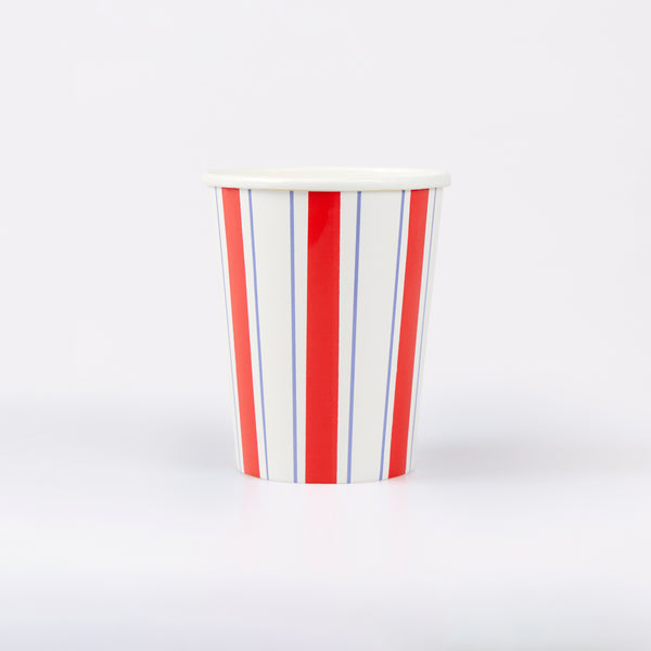 Our paper cups, suitable for hot and cold drinks, feature a natural red, white and blue striped design, ideal for a chic celebration. Image4