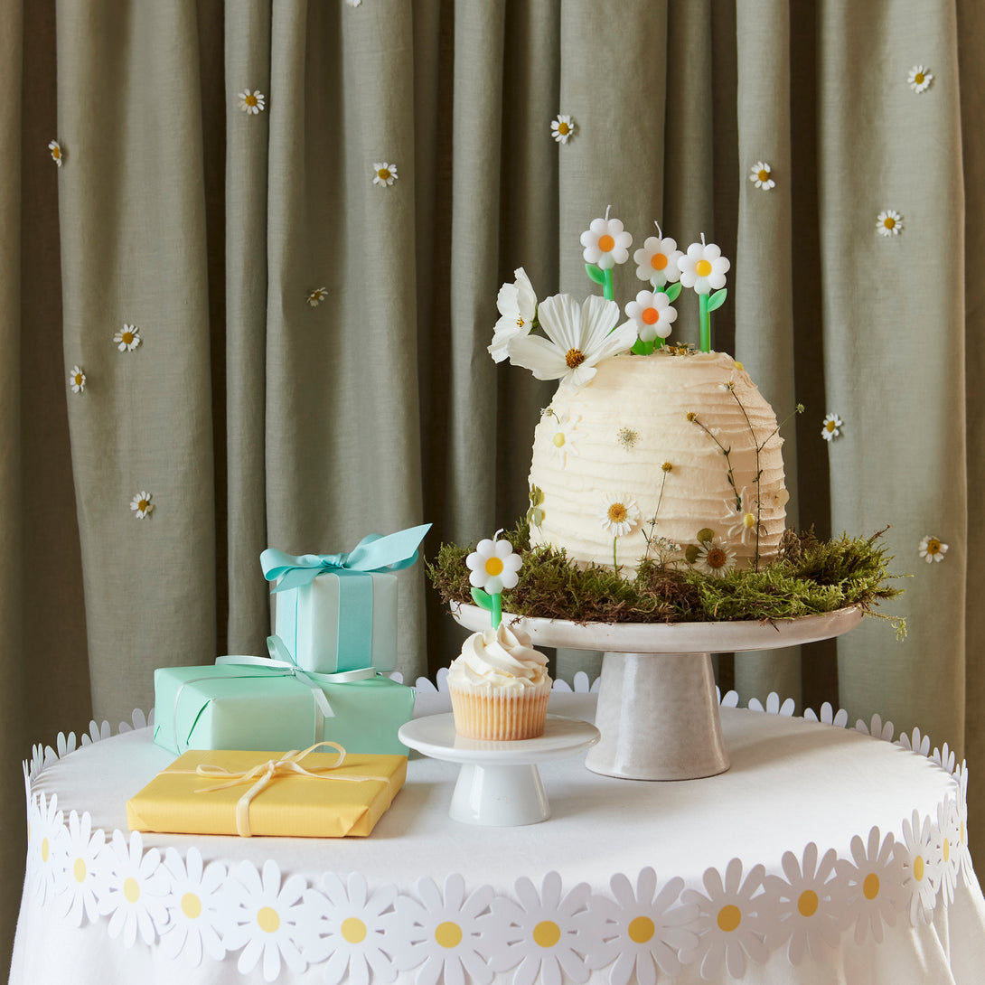 Our daisy candles are perfect as cupcake candles, or as birthday cake decorations.