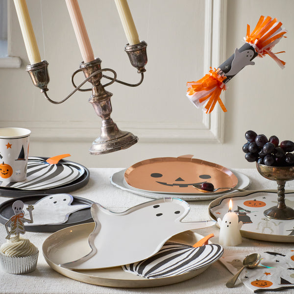 Use our pumpkin paper napkins, with vibrant stripes of colour, to make your Halloween party table look amazing. Image2