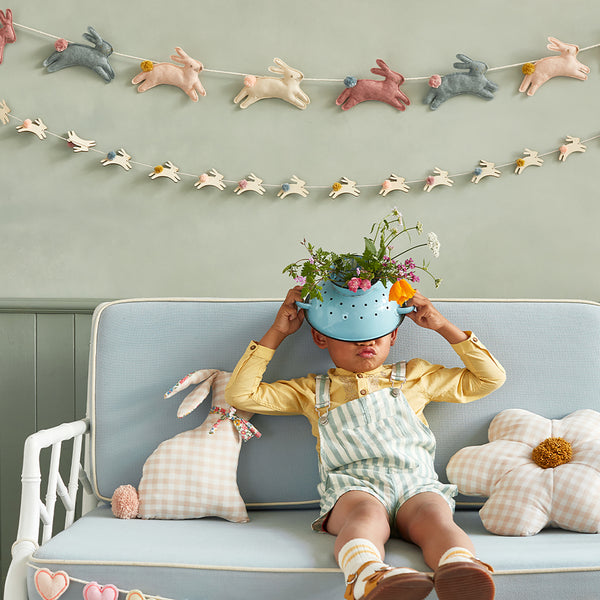 Our Easter garland, with felt bunnies, is the perfect Easter decoration. Image2