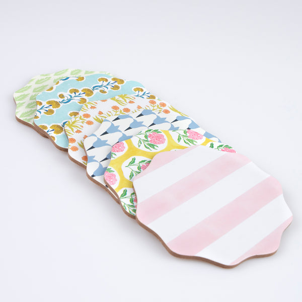 Get style with practicality with our wooden coasters featuring laminated Molly Mahon floral patters and a cork backing. Image3