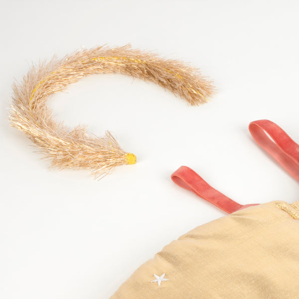 Our gold angel wings and gold angel handband are perfect kids' Christmas costumes. Image5