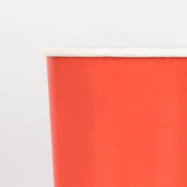 Our party cups, in a bright red shape, are ideal as kids cups or as paper cups for any celebration. Image3