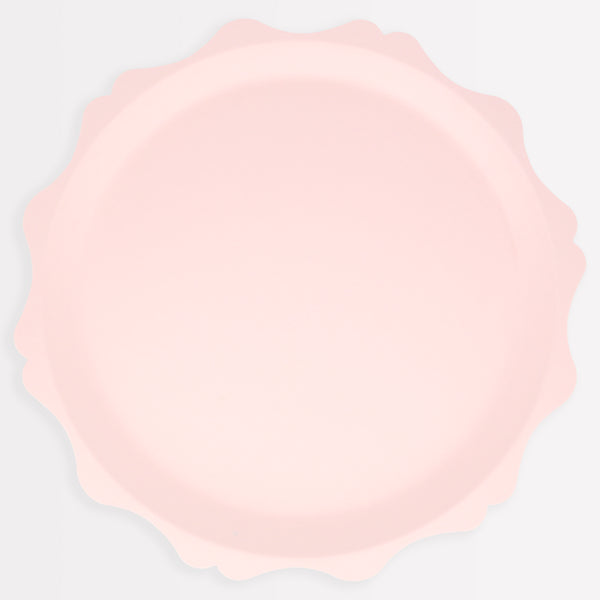 Our pink dinner plates, made from bamboo and sugar cane, have a decorative edge, and are ideal for baby shower plates. Image1