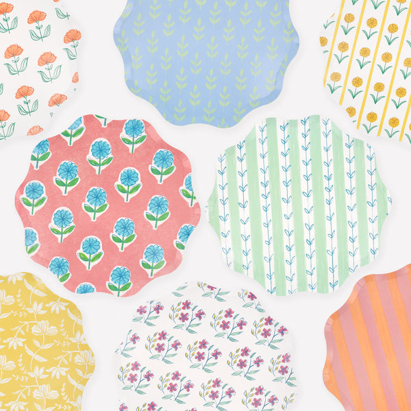 Our paper plates, in a large dinner plate size, feature colourful designs inspired by Indian block prints, ideal for stylish garden and tea parties. Image1