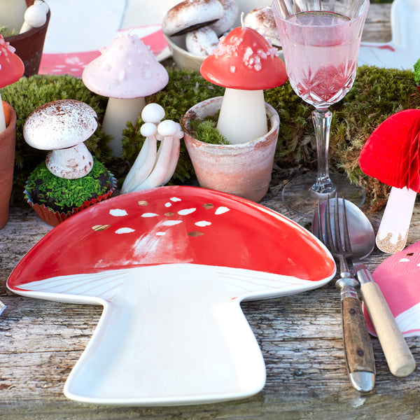 Our party candles, in the shape of 3D mushrooms, are perfect as candle decorations and as a hostess gift. Image3